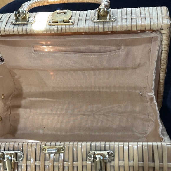 Woven Straw Handbag with Embroidered Pastel Flowers. Vtg. 1960s - Adorable - Picture 7 of 13